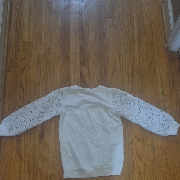 Kids White Sweatshirt with Pumpkin and Gnome Design - Picture 5 of 5